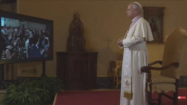 Le&oacute; p&aacute;pa a telev&iacute;zi&oacute;n kereszt&uuml;l &eacute;lő &ouml;sszek&ouml;tett&eacute;sben a philadelphiai helysz&iacute;nnel