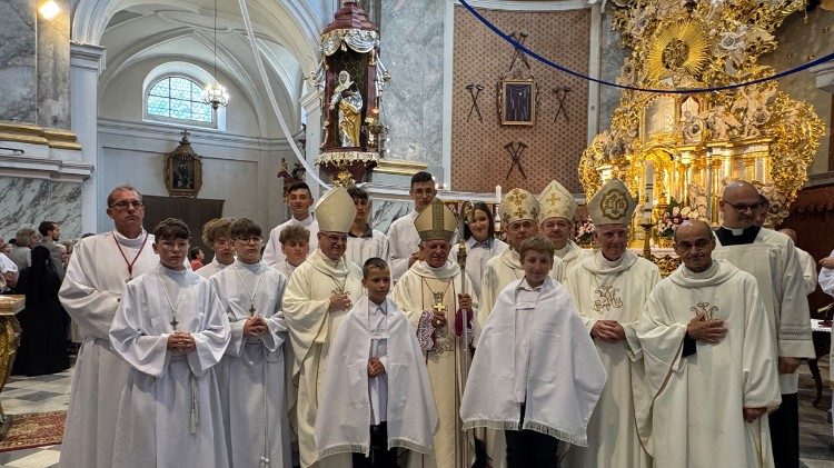 Koronacji figury dokonał 60 lat temu abp Kominek