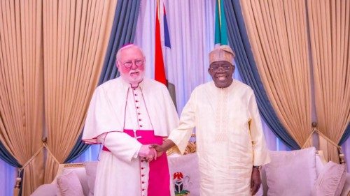Gallagher in Nigeria: Treffen mit Pr&auml;sident Tinubu und Messfeier