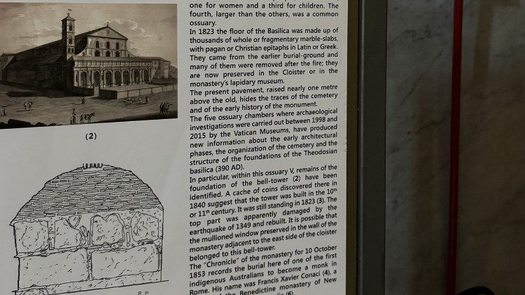 En minnestavla i basilikan Sankt Paulus utanf&ouml;r murarna som markerar platsen d&auml;r de tv&aring; aboriginska seminaristerna  &auml;r begravda