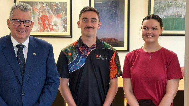 Hayden dan Tanisha bersama Duta Besar Australia untuk Takhta Suci, Keith Pitt