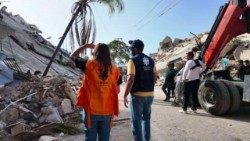 Voluntari ai Caritas Venezuela ajutând sinistrații din Venezuela