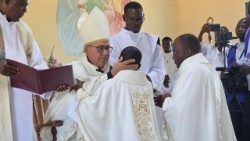 Dom Alberto Vera - "A Igreja precisa de sacerdotes santos e servidores" 