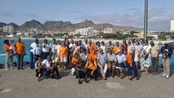 Membros da Comunidade Emanuel reunidos em Mindelo, Cabo Verde