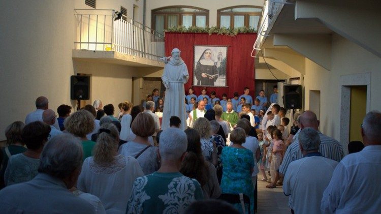 Osmi dan devetnice u Blatu ususret blagdanu bl. Marije Propetoga Isusa Petković  (Foto: Družba Kćeri Milosrđa TSR sv. Franje)