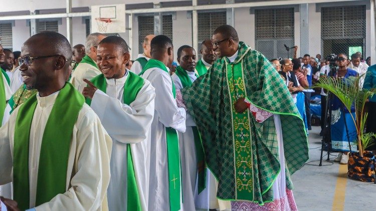 Dom Ant&oacute;nio Constantino, durante a celebra&ccedil;&atilde;o, na S&eacute; Catedral da Beira
