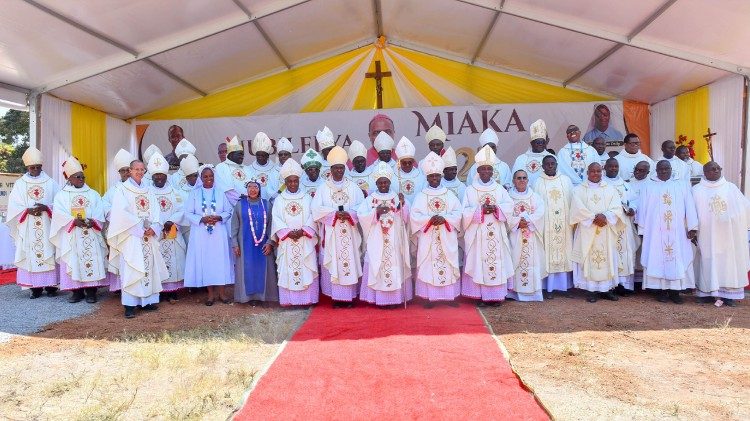 kilele cha Maadhimisho ya Jubilei ya Miaka 25 ya Daraja Takatifu ya Upadre kwa Askofu Christopher Ndizeye Nkoronko wa Jimbo Katoliki la Kahama; Mapadre na Watawa!
