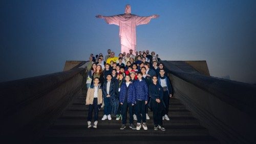Coro do Papa em Bras&iacute;lia e no Rio de Janeiro aproxima fi&eacute;is do Vaticano e de Deus