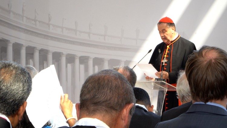 Cardinal Artime giving his address
