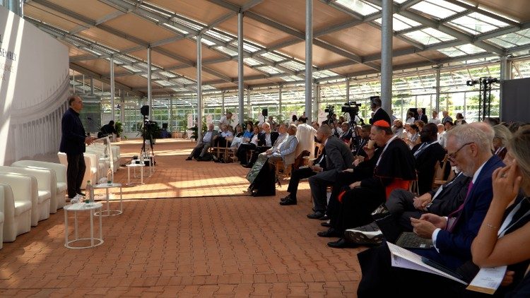 Participants in the Global Nobel Laureates Assembly on Artificial Intelligence and Nuclear War