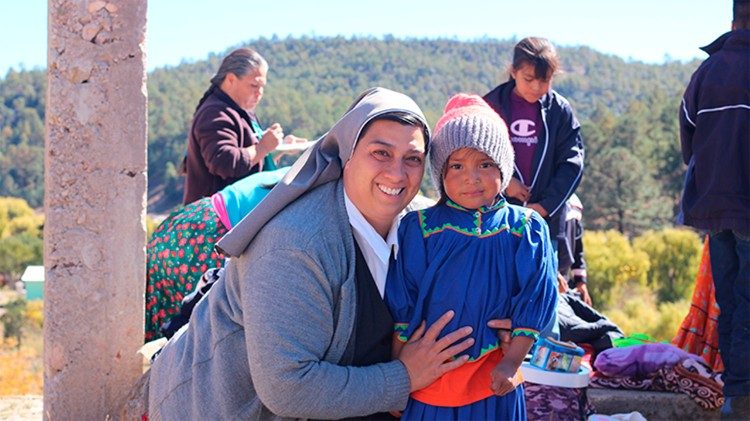 Hermana Misionera Hija de María Inmaculada de Guadalupe en la Tarahumara 