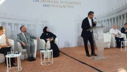 Un momento dell'intervento di monsignor Indunil J. Kodithuwakku K., segretario del Dicastero per il Dialogo Interreligioso
