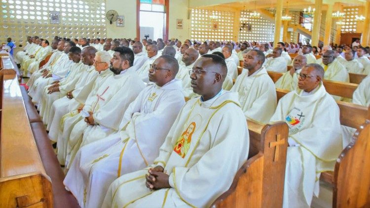 Mapadre waliohudhuria Ibada ya Misa Takatifu Mikocheni