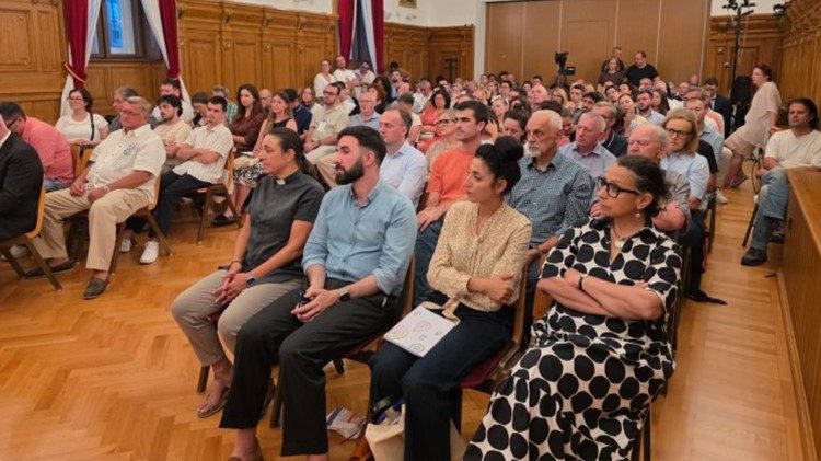 Sudionici tribine u okviru Mediteranskih teoloških susreta u Rijeci (Foto: Riječka nadbiskupija)