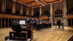 Os brasileiros com a Capela Sistina: organista Felipe Bernardo, maestro Pavan e cantor Alessio