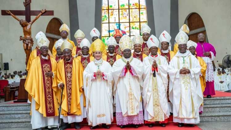 Ordination &eacute;piscopale de Mgr Aguia