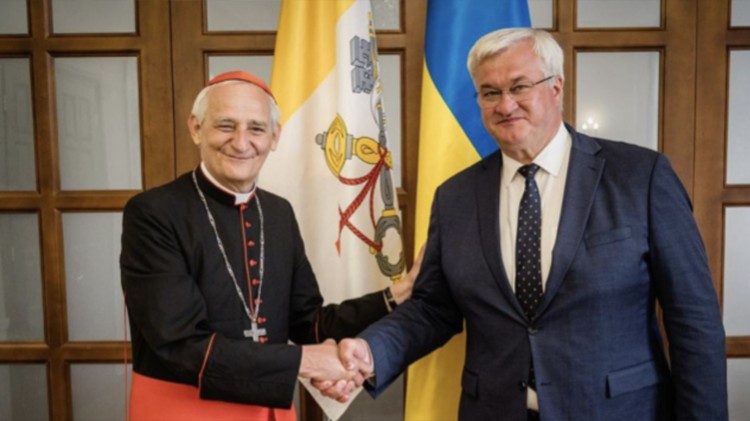 Kardinal Zuppi saat melakukan pertemuan dengan otoritas negara di Ukraina