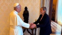 Papa Leone XIV saluta Orietta Ferretti
