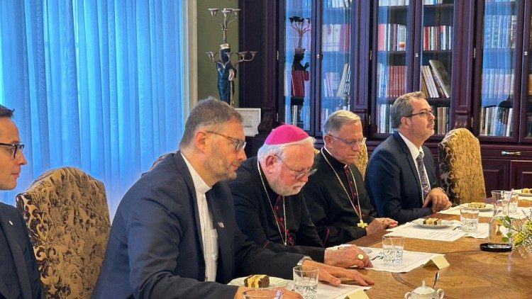 La rencontre avec les autorit&eacute;s.