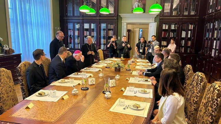 Tal&aacute;lkoz&oacute; a helyi vezetőkkel