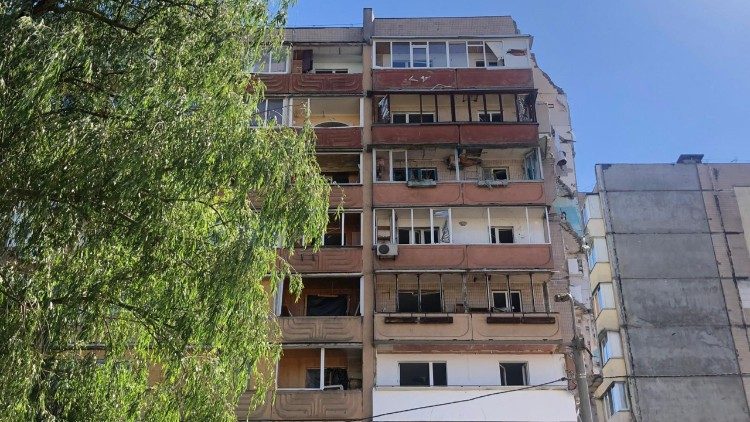 Palazzine civili colpite dai missili russi a Kyiv