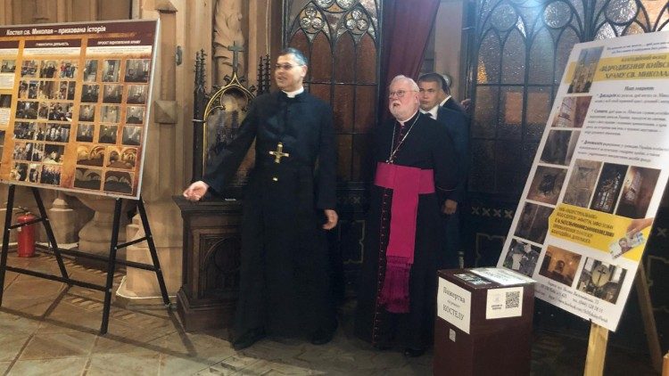 Gallagher en la iglesia de San Nicol&aacute;s