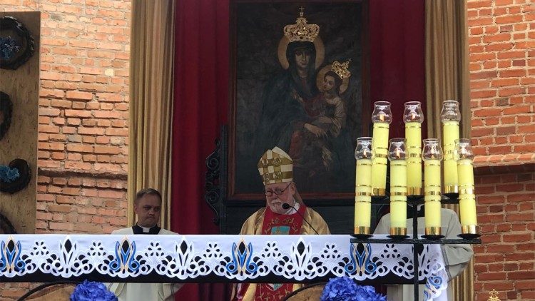 Momenti della messa al santuario di Berdychiv