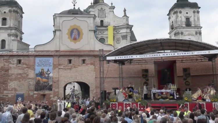Liturgie byla sloužena na prostranstv&iacute; před poutn&iacute;m m&iacute;stem