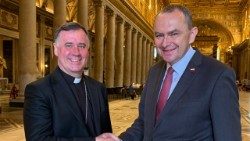 Kard. Rolandas Makrickas i ambaador Adam Kwiatkowski podczas prezentacji polskiego audioprzewodnika po Bazylice Matki Bożej Większej (© archiwum Ambasady RP przy Stolicy Apostolskiej)