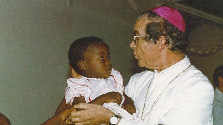 Dom Manuel Vieira Pinto, Arcebispo Em&eacute;rito de Nampula (Mo&ccedil;ambique)