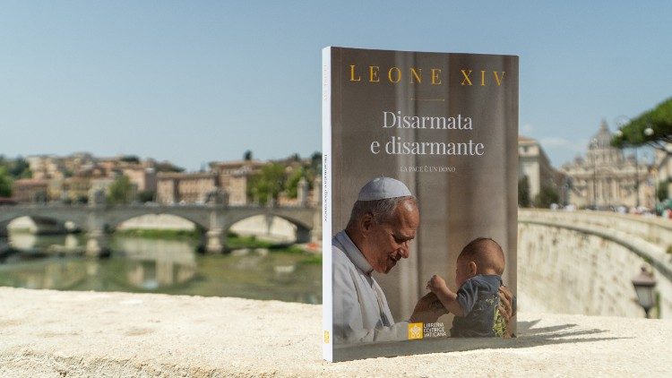 Il nuovo libro del Papa "Disarmata e disarmante", edito dalla Lev