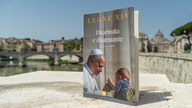 2026.20.07 Il nuovo libro di Leone XIV “Disarmata e disarmante. La pace è un dono” (Libreria Editrice Vaticana)