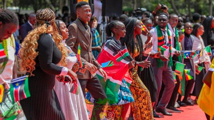 mlad&iacute; &uacute;častn&iacute;ci mše v Nairobi, 19. července 2026