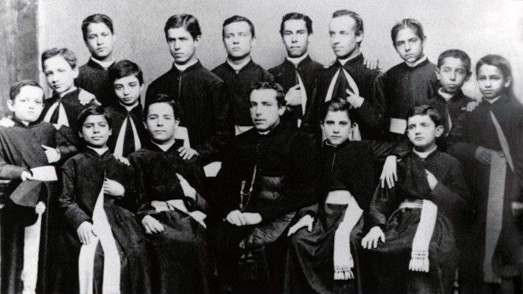 Primeros jóvenes mexicanos que estudiaron en el Colegio Pio Latinoamericano enviados por el Venerable Padre Plancarte