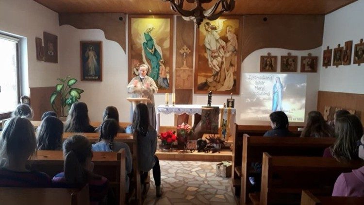 A Ir. Maria na aula de catequese
