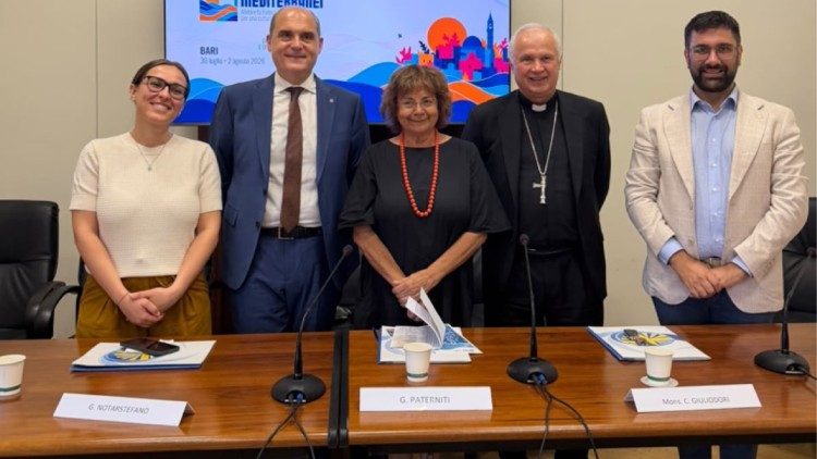 I partecipanti alla conferenza stampa a Roma nella sede della presidenza dell'Azione cattolica