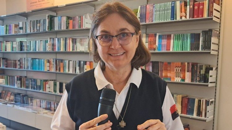 "A Intelig&ecirc;ncia Artificial deve ser encarada com discernimento ...": Ir. Elisabete Corazza.