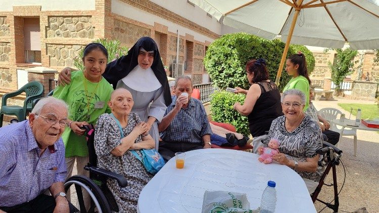 «Je tiens à vous dire: n’ayez pas peur de la fragilité!», écrit le Pape Léon XIV dans son message à l’occasion de la VIe Journée mondiale des grands-parents et des personnes âgées.
