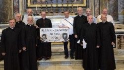 Pielgrzymka kapłanów z kleryckiej jednostki w Bartoszycach