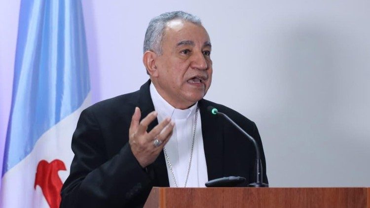 El arzobispo de Panam&aacute;, Mons. Jos&eacute; Domingo Ulloa Mendieta en el Foro internacional