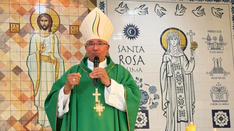 Dom Rui na Paróquia Santa Rosa de Lima, em Perus (ph. Congregação dos Padres Monfortinos)
