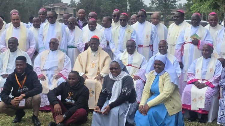 Maaskofu mapadre , watawa na vijana wakati wa Mkutano Mkuu 21 wa AMECEA