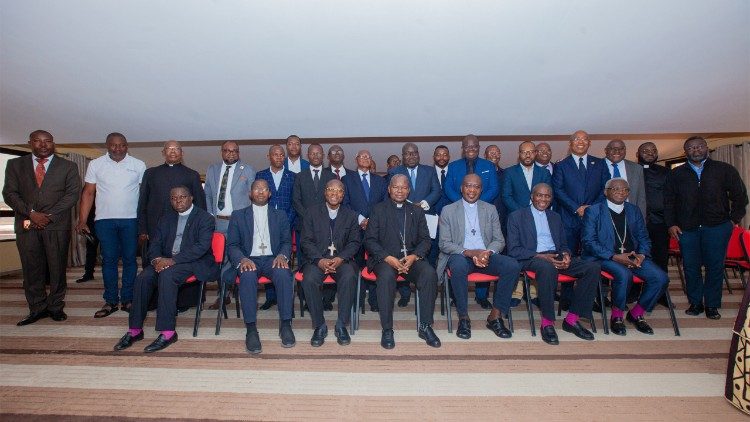 Bispos da CEAST com um grupo da Associa&ccedil;&atilde;o dos Antigos Seminaristas de Angola