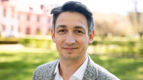 Deutscher Ethiker: Papst kann KI-Debatte entscheidend pr&auml;gen 