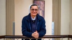 Suor Judita nel corridoio dell'ospedale