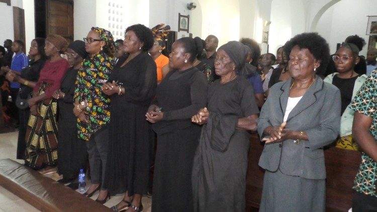 Familiares de Dom Os&oacute;rio Citora Afonso, na Missa de sufr&aacute;gio de Dom Os&oacute;rio