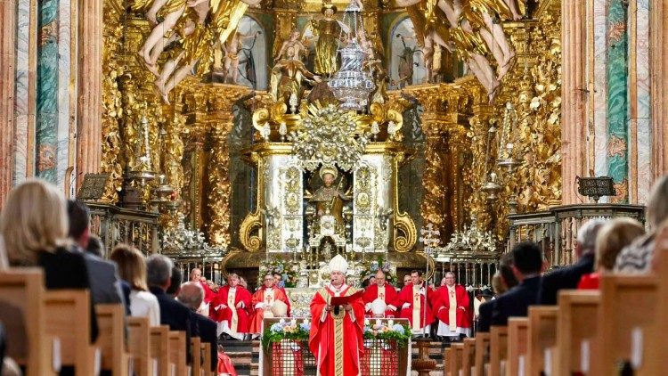 Arzobispo Prieto: la sociedad actual sigue necesitando hombres y mujeres capaces de buscar la verdad.
