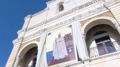 &Egrave; beato il patriarca Hoyek, Ra&iuml;: “Una vita per Dio, il popolo e la patria libanese”