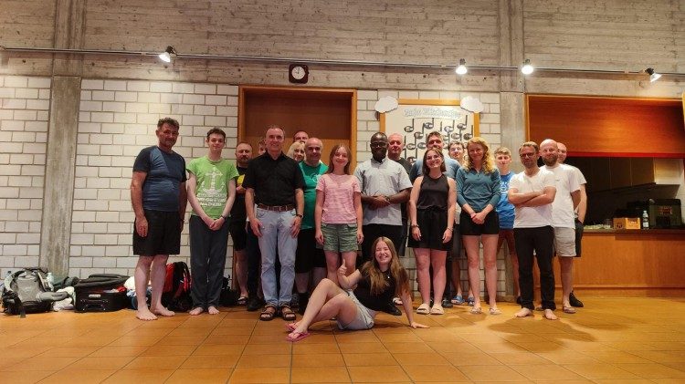Pielgrzymi każdego dnia od wczesnych godzin porannych pokonują kilkanaście kilometr&oacute;w
