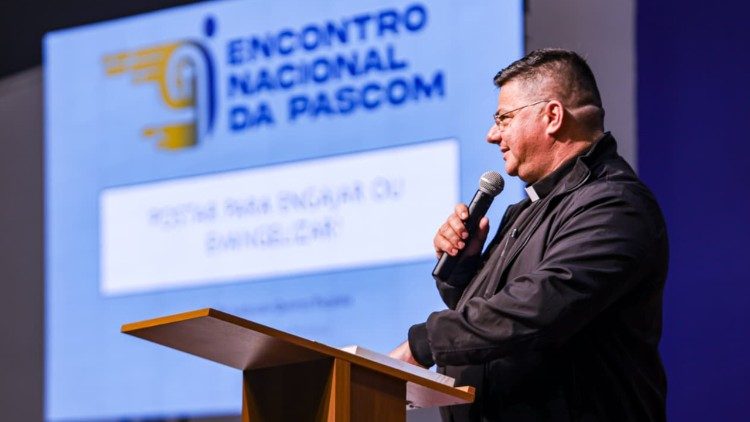 Padre Josileudo Queiroz (Foto: Leo Mayer - Pascom Arquipoa)